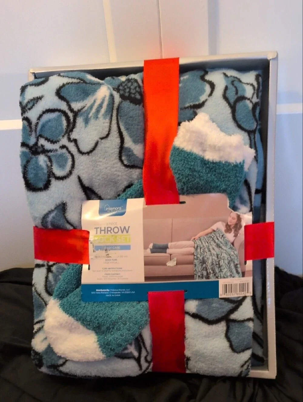Turquoise Floral Throw Blanket with Cozy  Gripp Socks - Interiors by Design